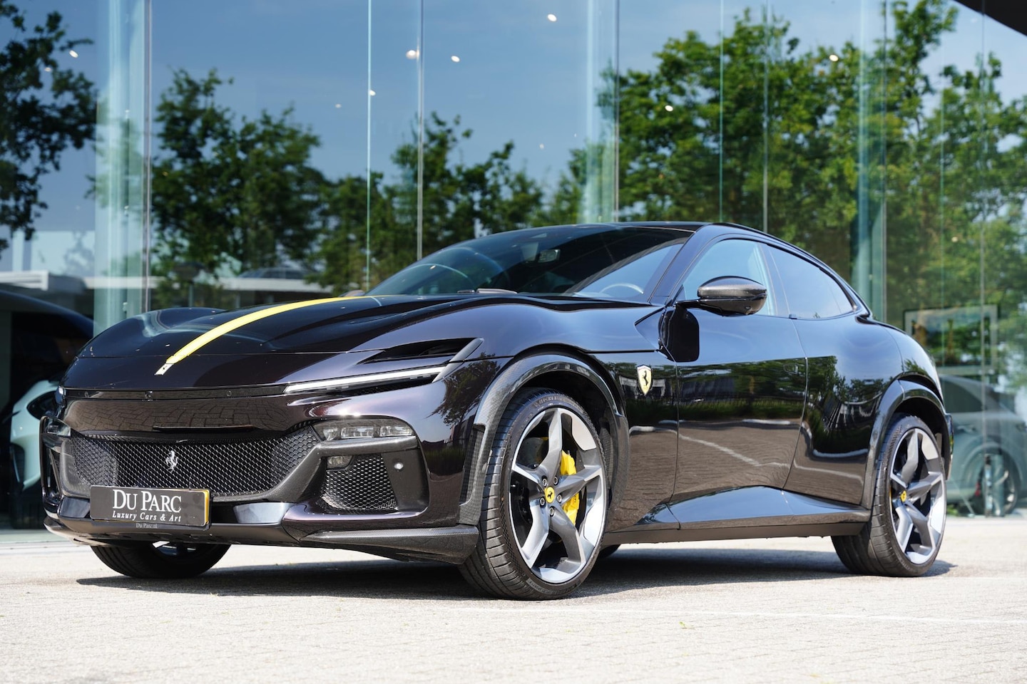 Ferrari Purosangue - 6.5 V12 / Retrofit Steering Wheel / Full Carbon / Electrochromic Roof - AutoWereld.nl