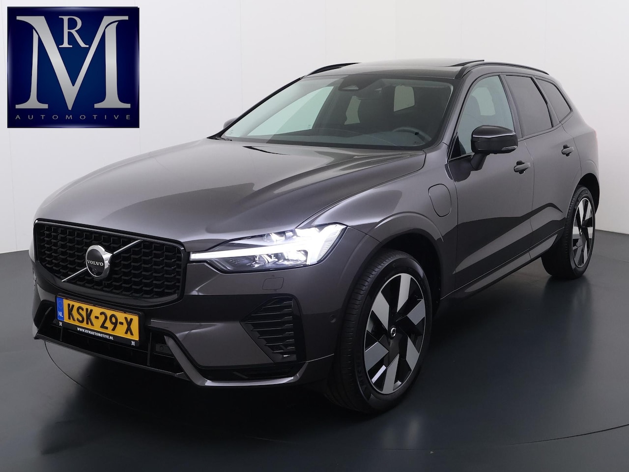 Volvo XC60 - Plug-In Hybrid AWD T6 Plus Dark Recharge ADAPT. CRUISE CONTROL | STUUR & STOEL VERWARMING - AutoWereld.nl