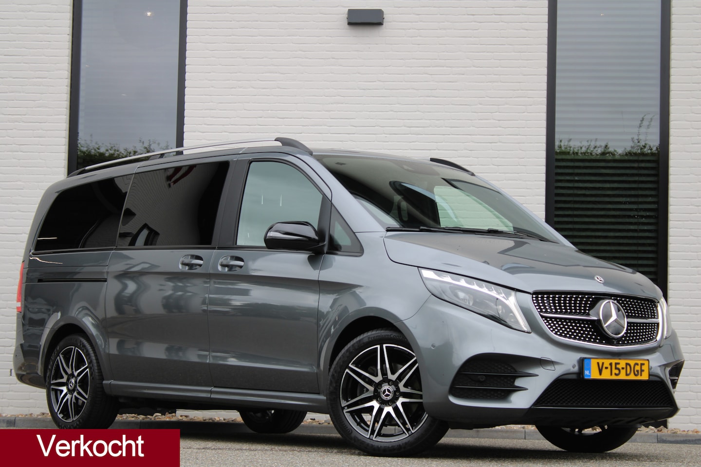 Mercedes-Benz V-klasse - 300d / AMG / 4-MATIC / Lang / DC / Burmester / Koelkast / 360 Camera / Vol Opties / NIEUWS - AutoWereld.nl