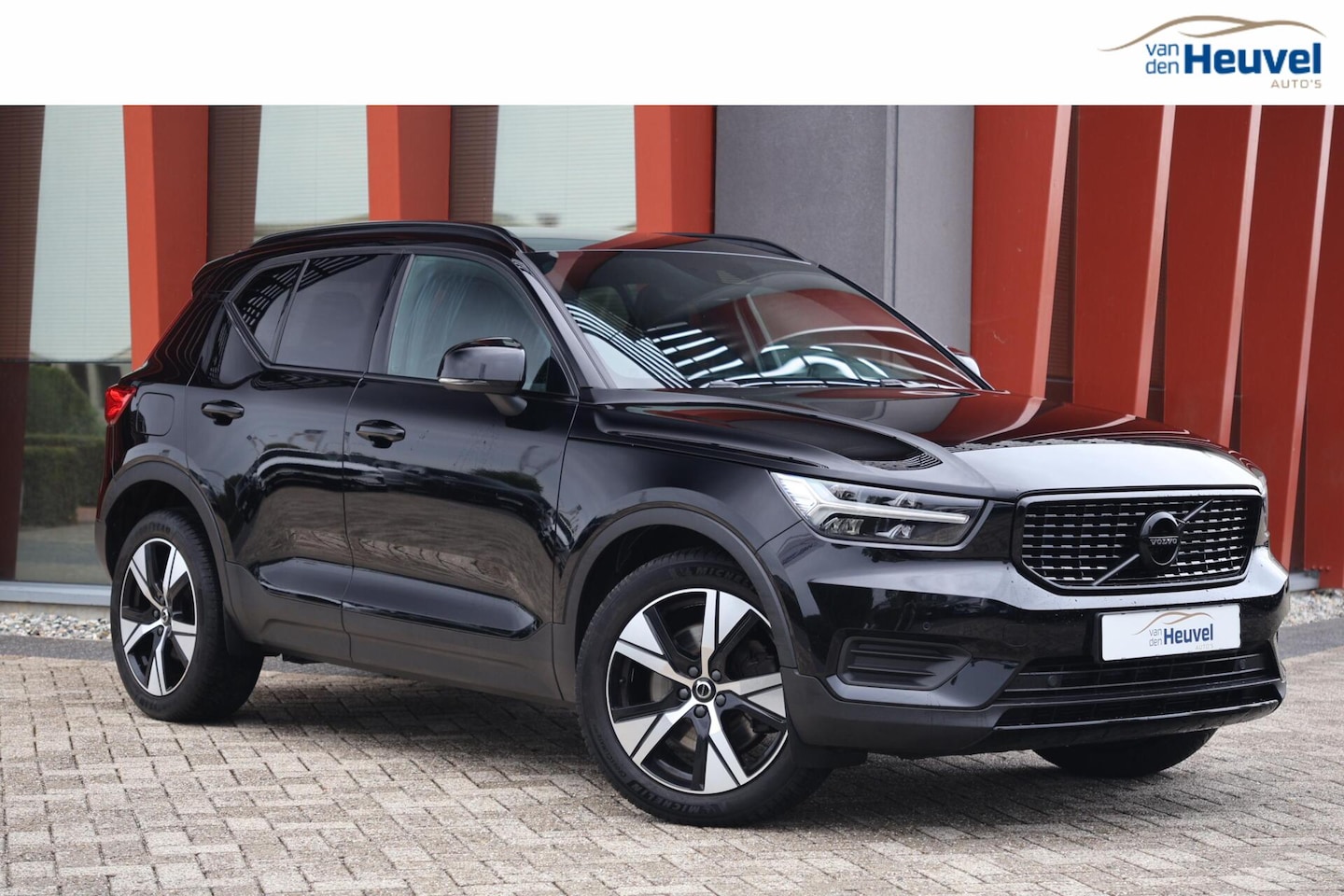 Volvo XC40 - T4 Recharge R-Design | Stoelverwarming | Parkeercamera | Memory Stoel | Glossy Black | Key - AutoWereld.nl