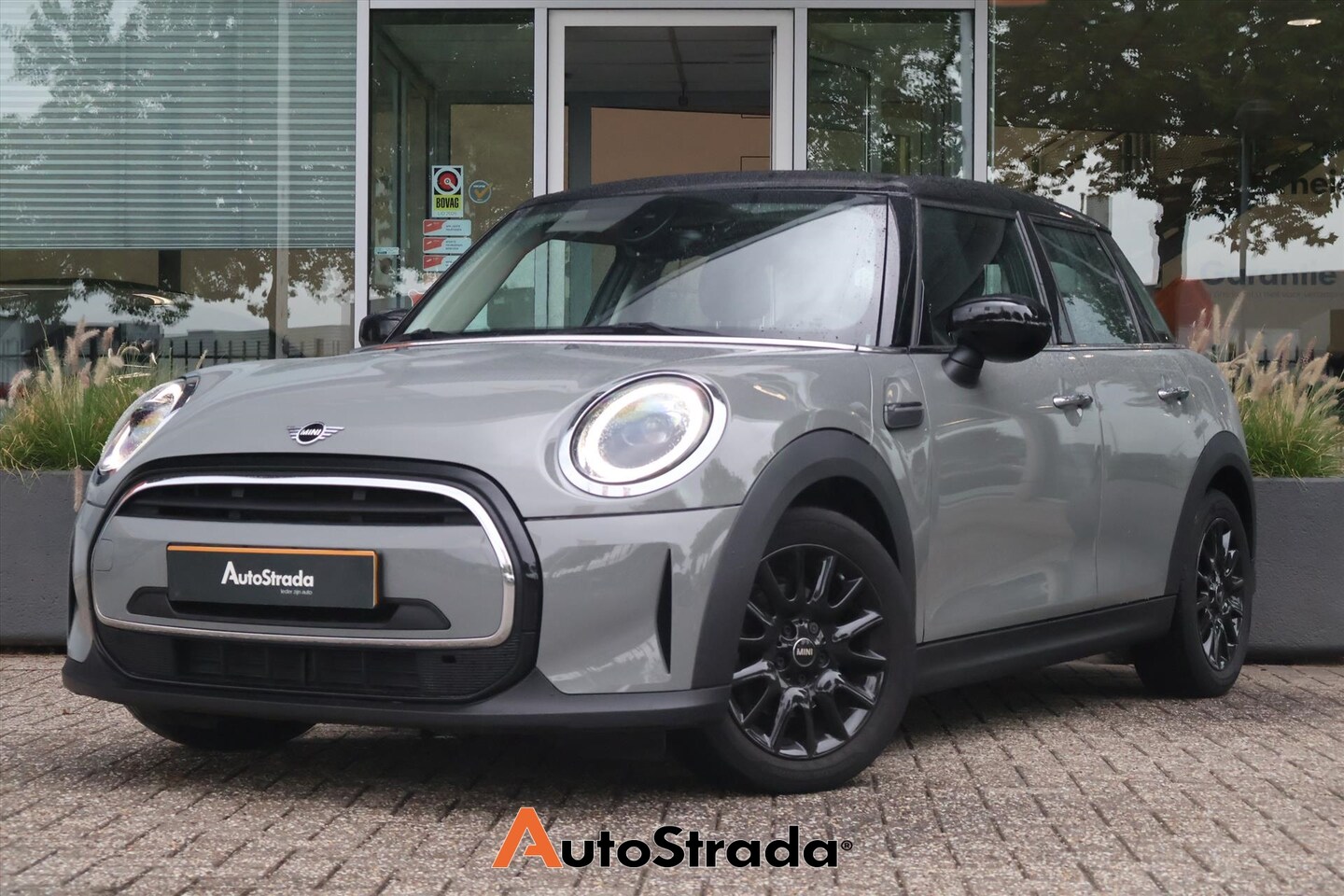 MINI 5-Deurs - Mini (f55) 1.5 Cooper Business Edition 136pk | Virtual | Stoelverwarming | Navi | Climate - AutoWereld.nl
