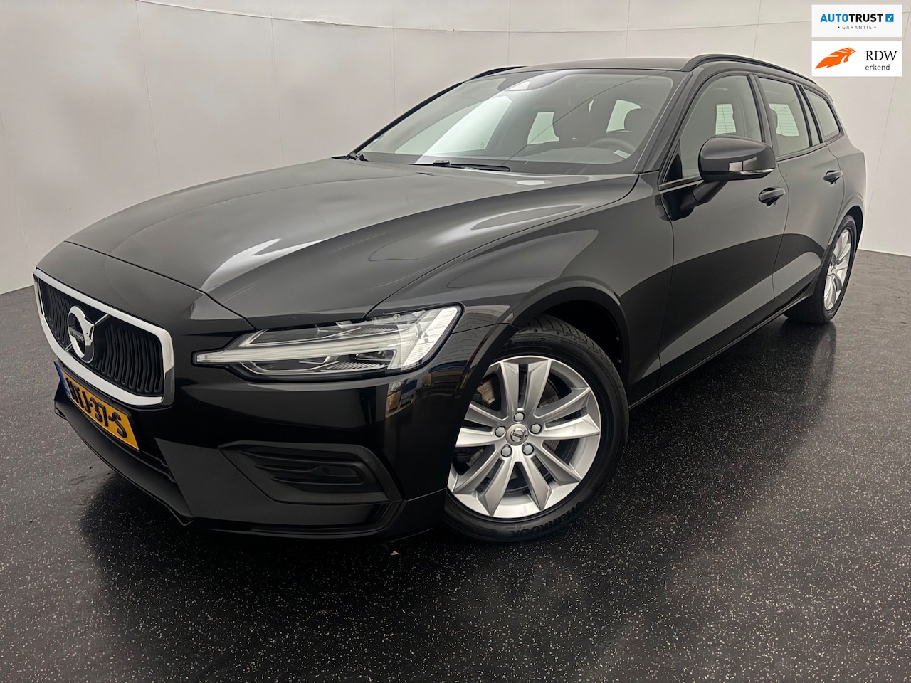 Volvo V60 - 2.0 B3 Essential Trekhaak/Camera - AutoWereld.nl