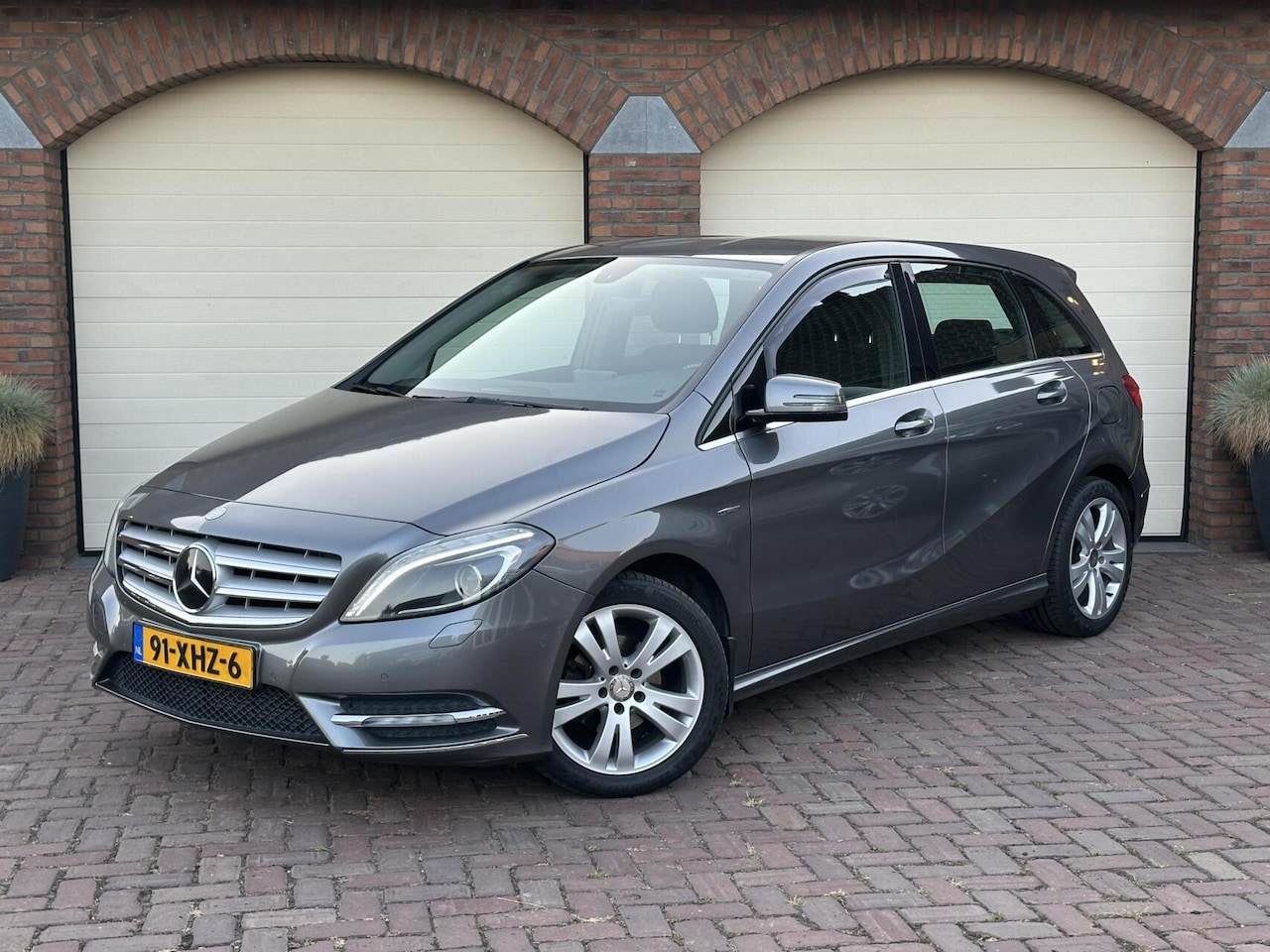 Mercedes-Benz B-klasse - 180 Ambition Airco Xenon LED Navi Cruise PDC v+a Trekhaak - AutoWereld.nl