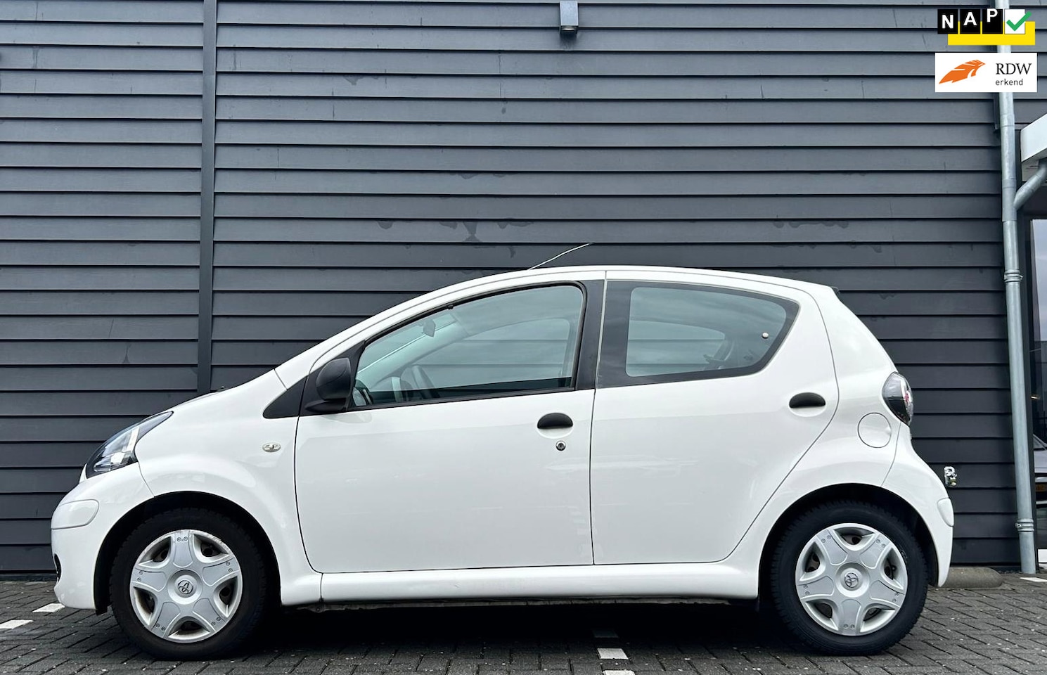 Toyota Aygo - 1.0-12V Access - 5 drs - Str. Bekr. - APK 10-2027. - AutoWereld.nl