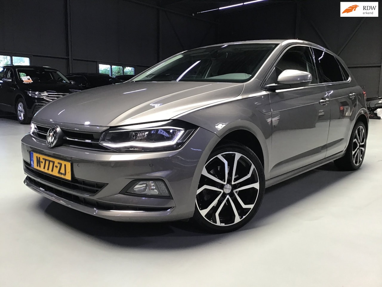 Volkswagen Polo - 1.0 TSI Highline I New Apk + Banden + Accu I 2e Eigen I Digital Dash I Keyless I Clima I C - AutoWereld.nl