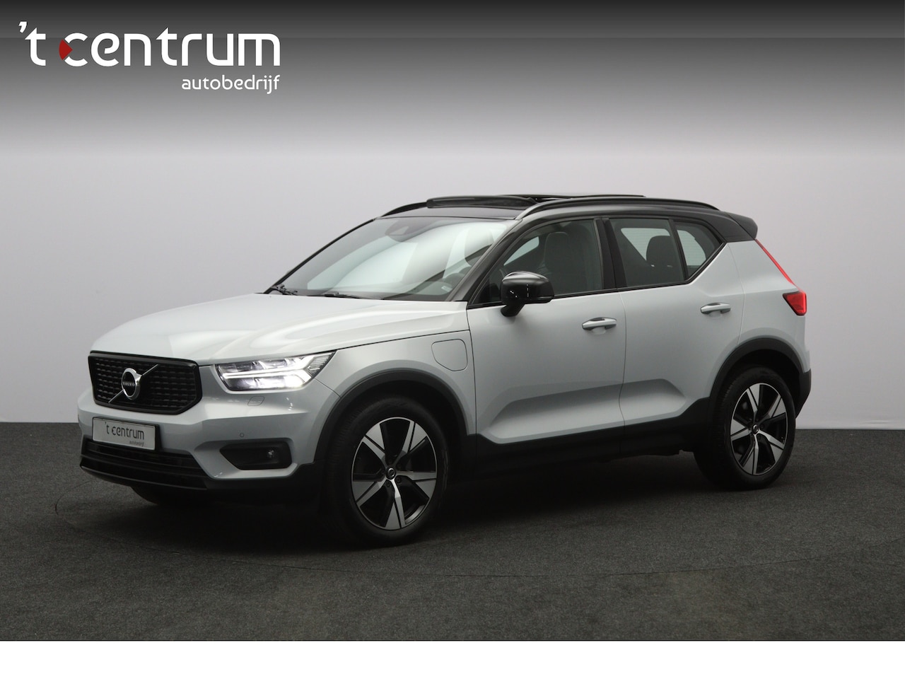 Volvo XC40 - 211 PK 1.5 T4 Recharge R-Design PHEV, Panoramadak, Harman/Kardon, Memory - AutoWereld.nl