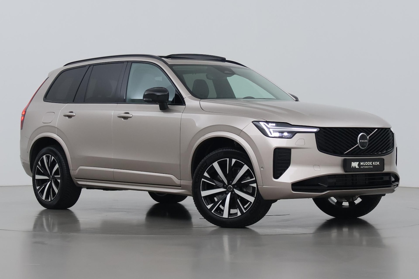 Volvo XC90 - T8 Ultra Dark | Bowers&Wilkins | Stoelventilatie | Trekhaak | Panoramadak | 360° Camera | - AutoWereld.nl