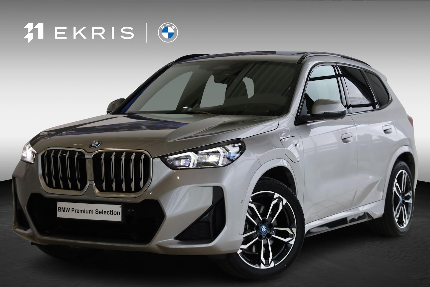 BMW X1 - xDrive25e | M Sportpakket | Panoramadak | Achteruitrijcamera | Trekhaak | Stoelverwarming - AutoWereld.nl