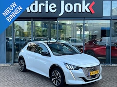Peugeot e-208 - EV GT Pack 50 kWh |LAGE KM STAND 30.472km | PANORAMADAK | NAVIGATIE | STOEVERWARMING | A.C