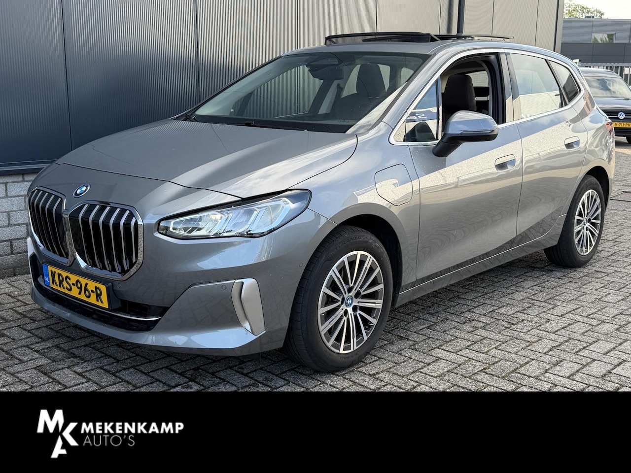 BMW 2-serie Active Tourer - 225e xDrive Luxury Line 17"/Leder + memory/Panoramadak/Camera/Apple Carplay & Android Auto - AutoWereld.nl