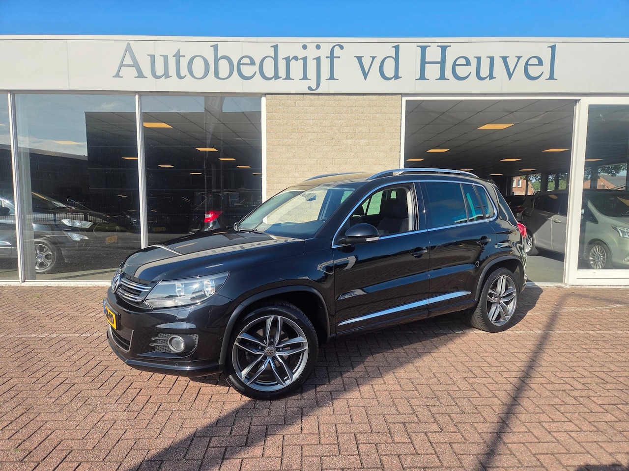 Volkswagen Tiguan - 1.4 TSI R-Line Edition 150pk *Carplay*Cruise*Stoel verw.*PDC* Rijklaar - AutoWereld.nl
