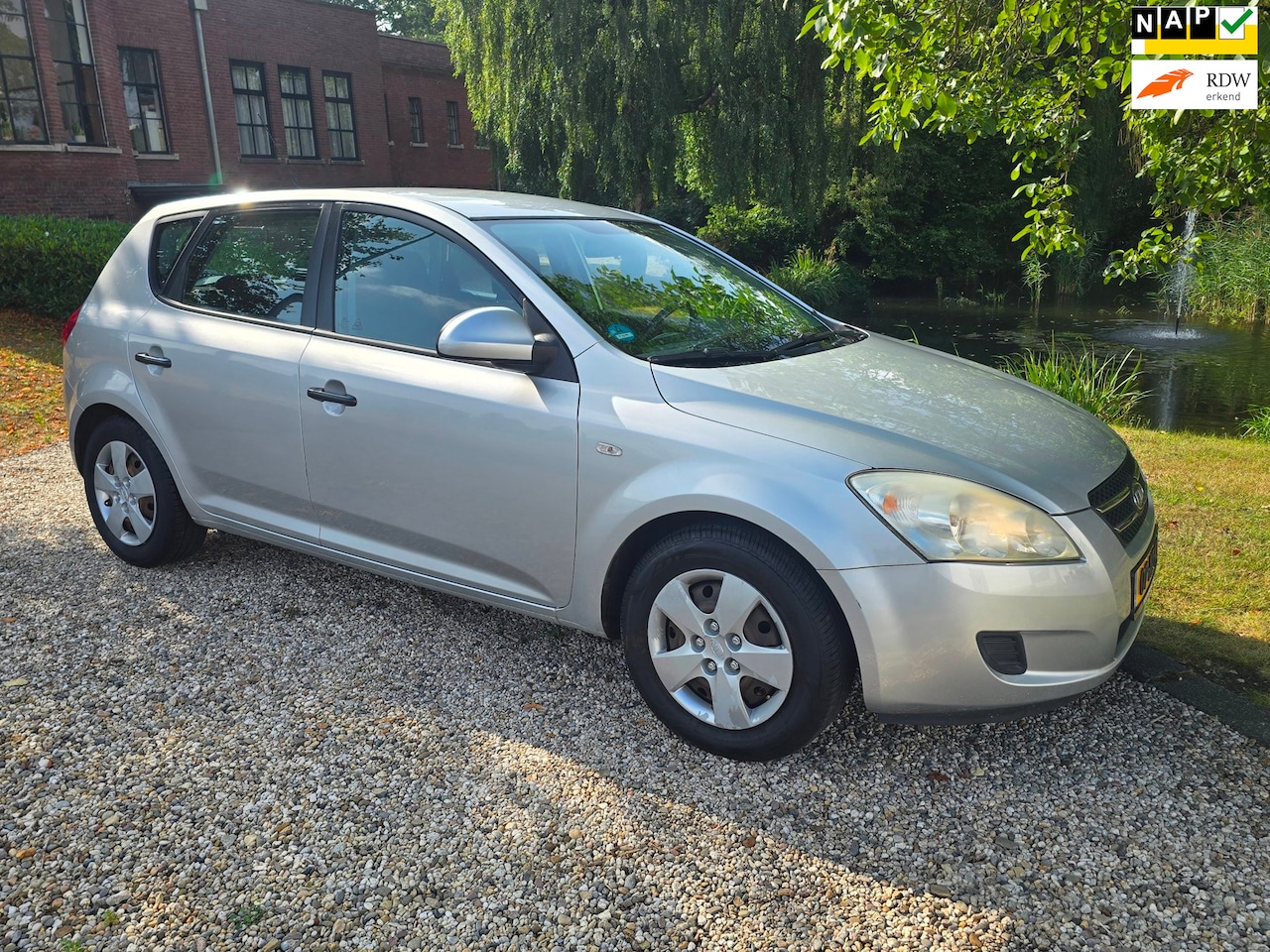 Kia Cee'd - 1.4 X-tra 5-deurs AIRCO - AutoWereld.nl