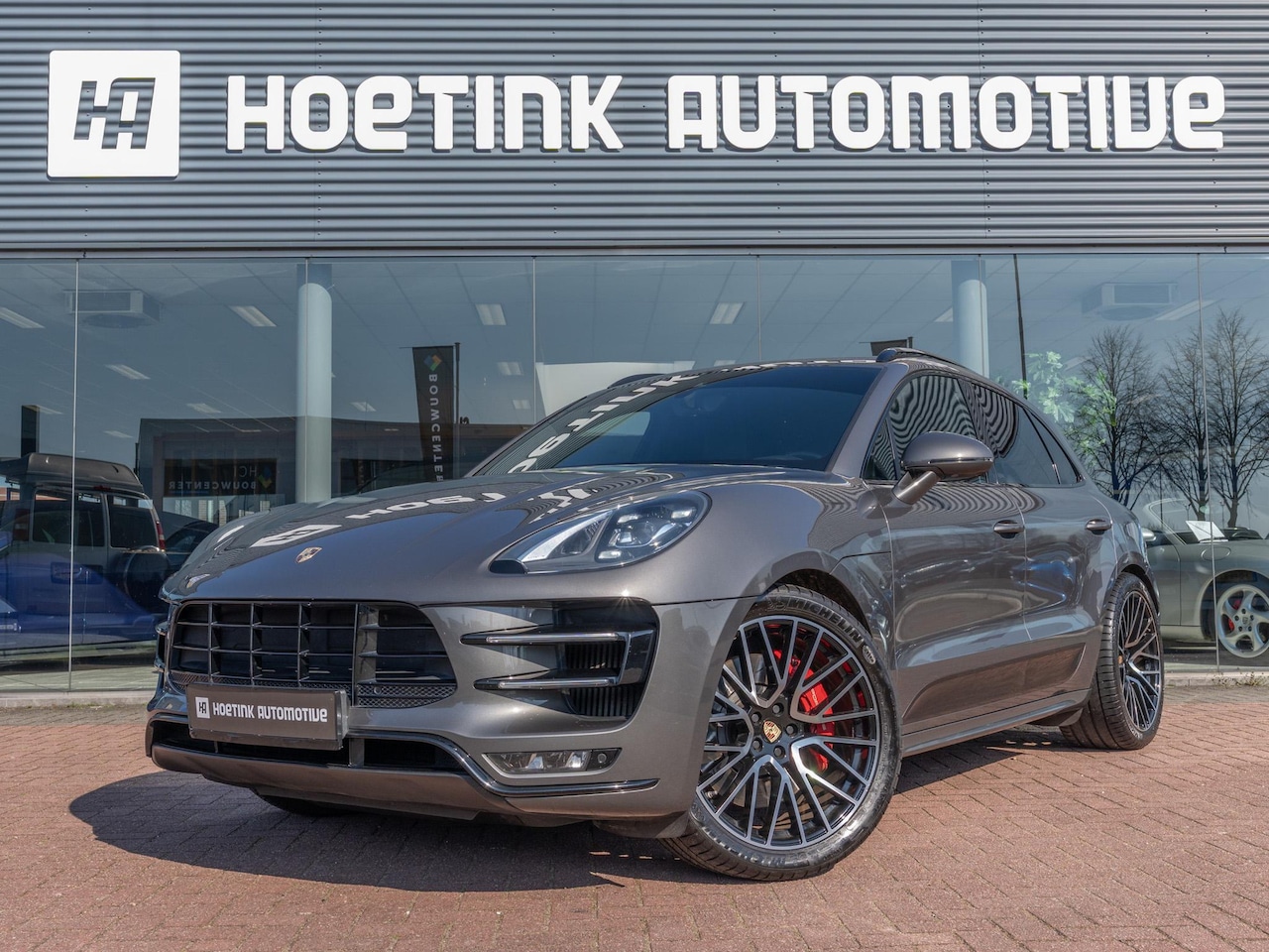 Porsche Macan - 3.6 Turbo Performance Package | 530PK | RVS uitlaat | Elc trekhaak - AutoWereld.nl