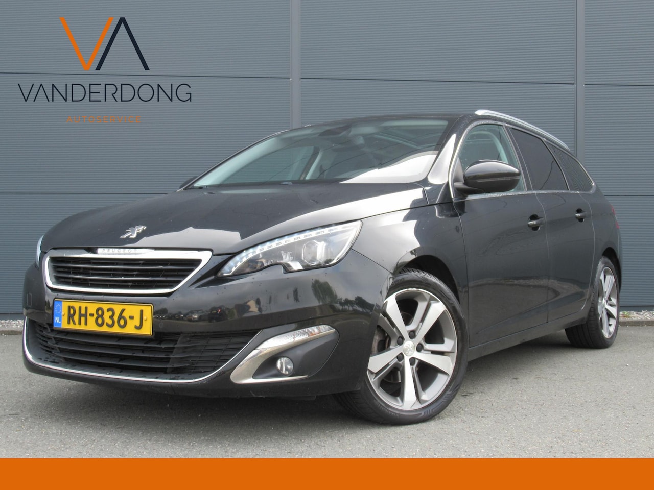 Peugeot 308 SW - 1.2 PureTech Blue Lease Premium | Led | Navigatie | Clima | Cruise | Donker glas - AutoWereld.nl