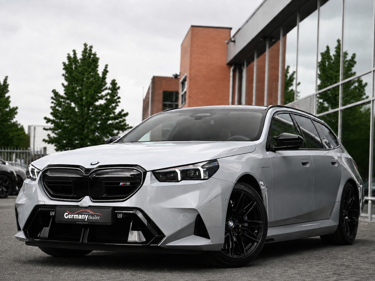 BMW M5 - Touring 4.4 V8 729pk Pano M-Driver+Pro Carbon B&W Trekh 360Cam 20/21-Inch VOL! - AutoWereld.nl