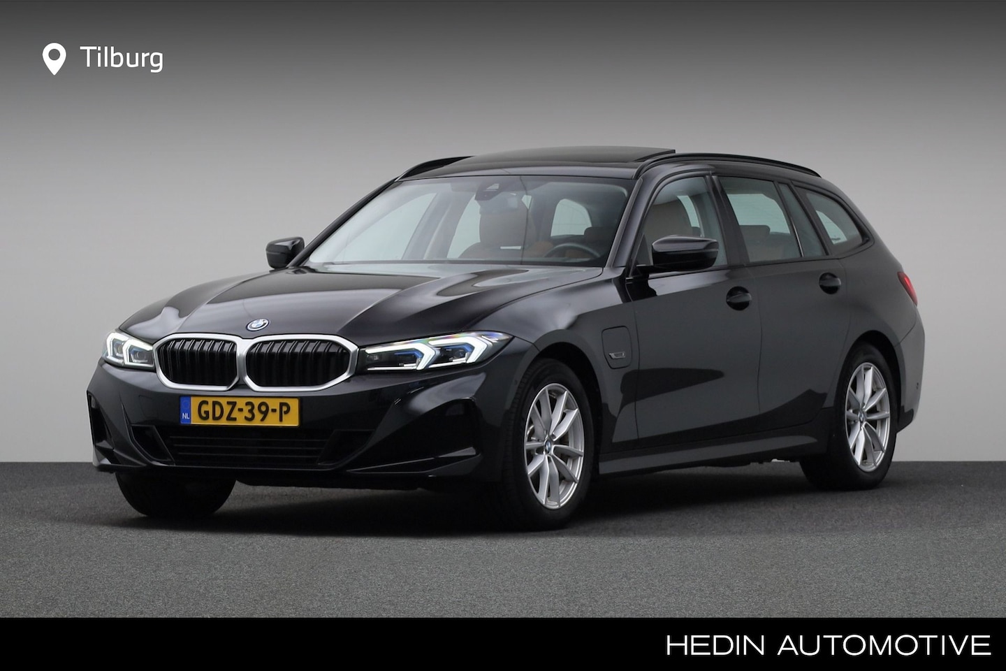 BMW 3-serie Touring - 330e xDrive | Achteruitrijcamera | Comfort Access | Draadloos oplaadstation | Glazen panor - AutoWereld.nl