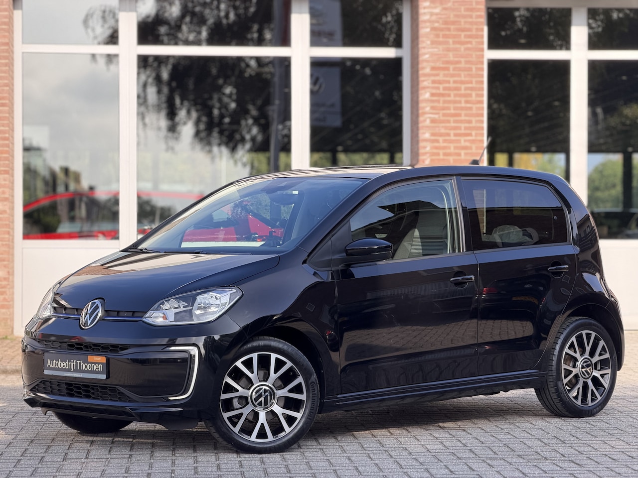 Volkswagen e-Up! - Style | Camera | Cruise | Stoelverwarming - AutoWereld.nl