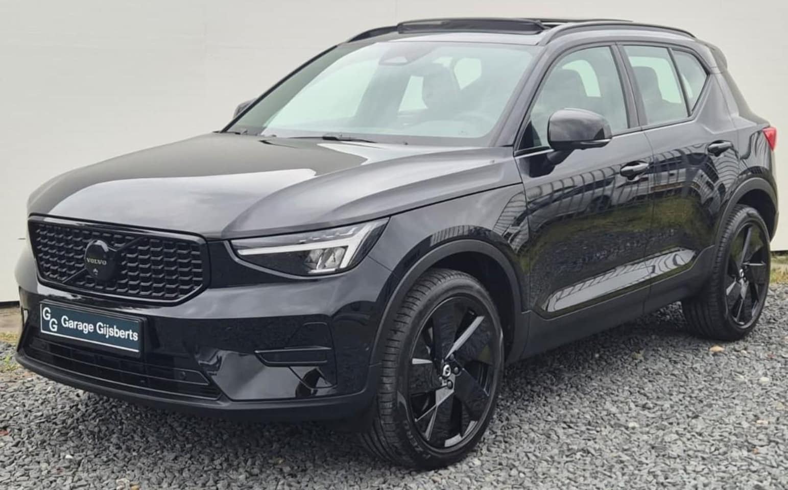 Volvo XC40 - 2.0 B3 Ultra Black Edition Lounge Pack - 20” Wielen - Panoramadak - Harman Kardon Audio - - AutoWereld.nl