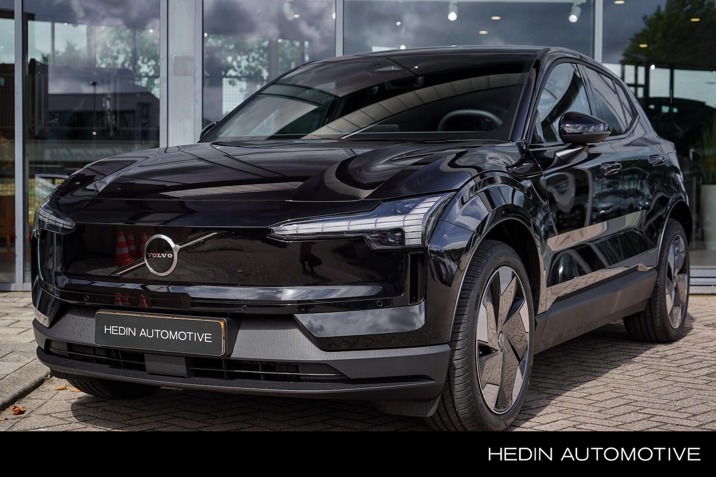 Volvo EX30 - P5 Long Range Plus Europa 69 kWh | Stoel & Stuurverwarming | Adaptieve Cruise + Pilot Assi - AutoWereld.nl