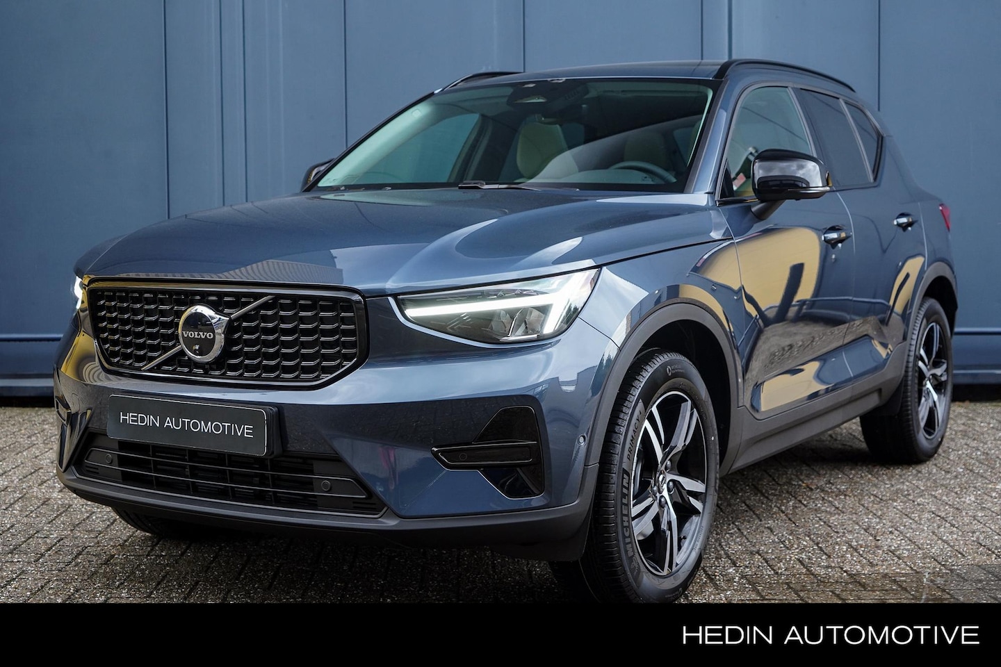 Volvo XC40 - 2.0 B4 Plus Dark | Panoramadak | Elektrische stoelen | 360 graden camera - AutoWereld.nl