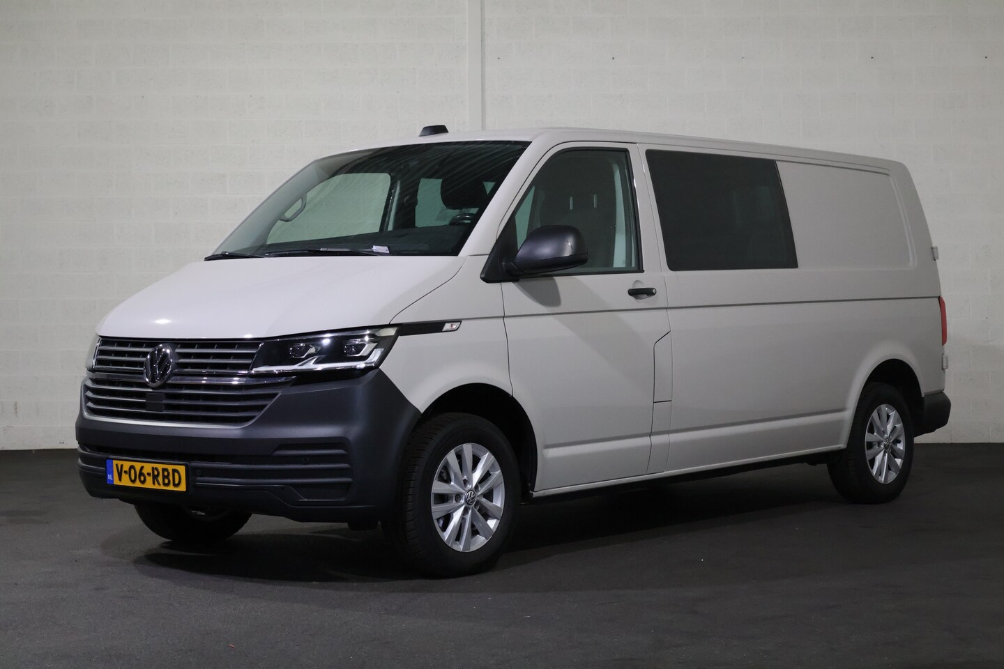Volkswagen Transporter - 2.0 TDI L2 H1 150pk Automaat DC - AutoWereld.nl