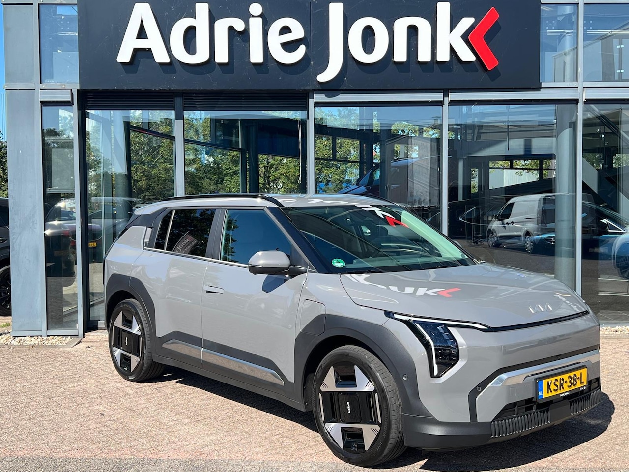 Kia EV3 - Plus Advanced 58.3 kWh ZO GOED ALS NIEUW | 9.141km | LEDER | 360gr CAMERA | APPLE CARPLAY/ - AutoWereld.nl