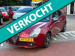Alfa Romeo Giulietta - 1.4 T Distinctive AUTOMAAT/LEES ADVERTENTIE
