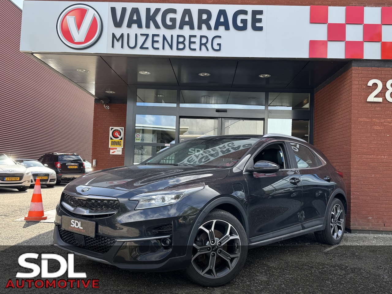 Kia XCeed - 1.6 GDi PHEV DynamicPlusLine // ELEK. ACHTERKLEP // KEYLESS // HALF LEDER // CAMERA+SENSOR - AutoWereld.nl