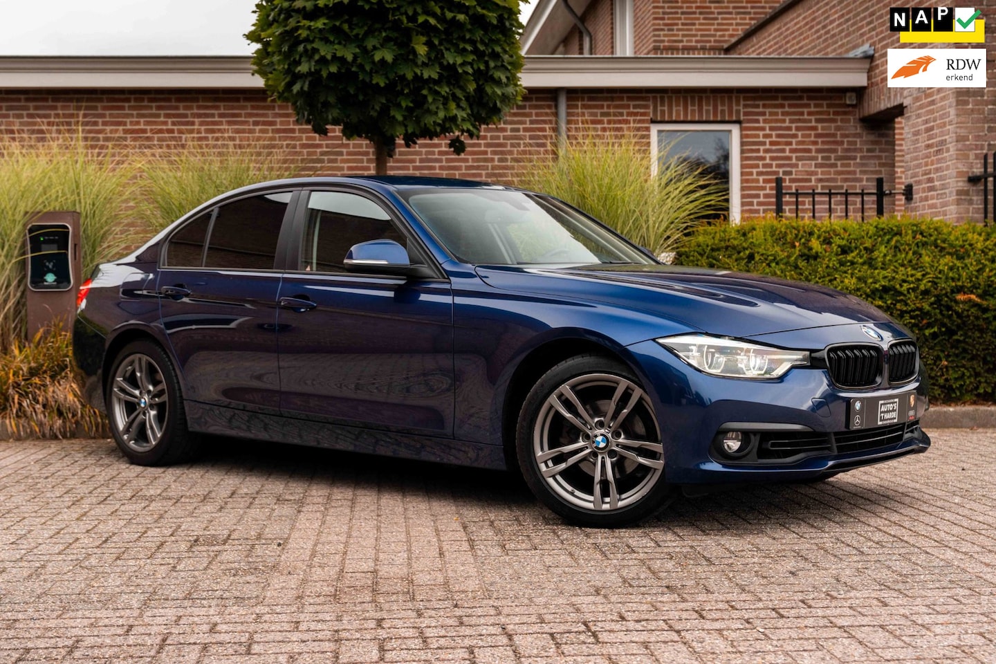 BMW 3-serie - 318i Executive 136 PK Aut. LED Clima Cruise 18'' M-Sport - AutoWereld.nl