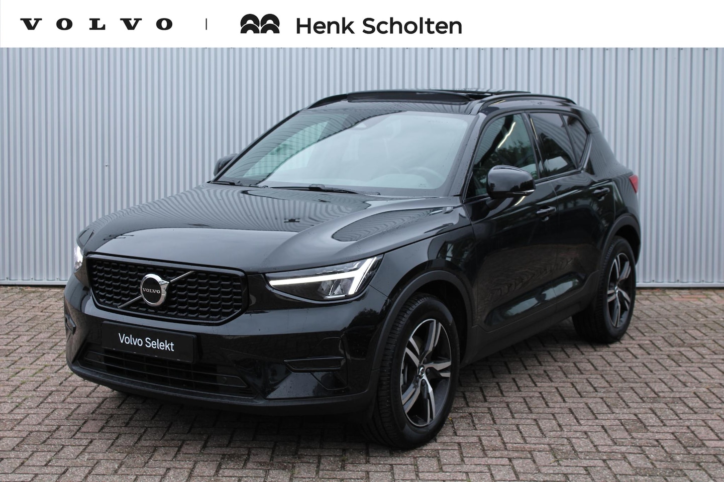 Volvo XC40 - B4 Plus Dark | Panoramadak | Trekhaak | Verwarmbare voorstoelen en stuurwiel | Premium aud - AutoWereld.nl