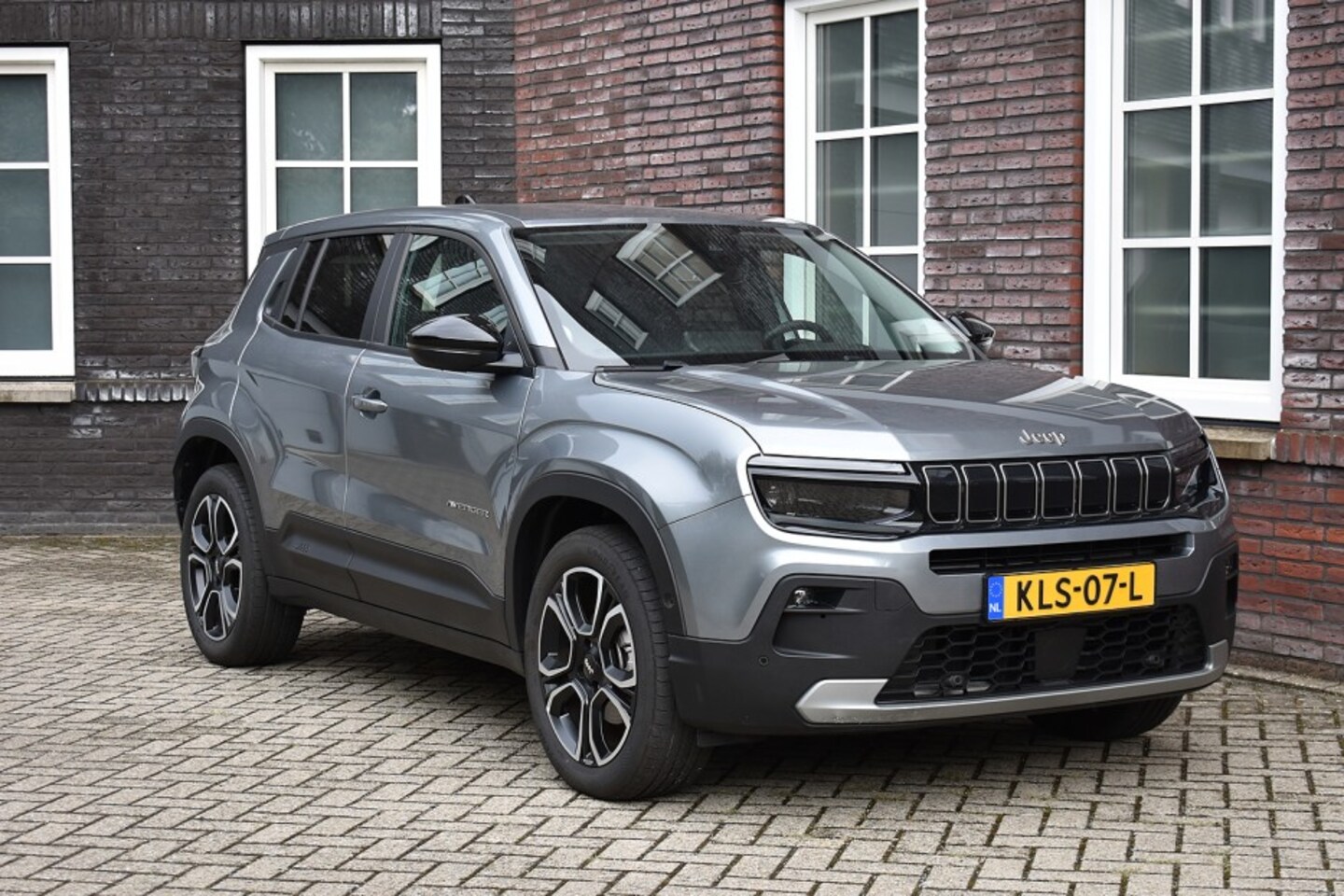 Jeep Avenger - Summit 156pk Electric Wij zijn op afspraak geopend! Graag bellen voor uw komst. - AutoWereld.nl