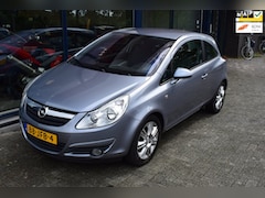 Opel Corsa - 1.4-16V Cosmo AUTOMAAT // Climate control, stuur/stoelverwarming, cruise control