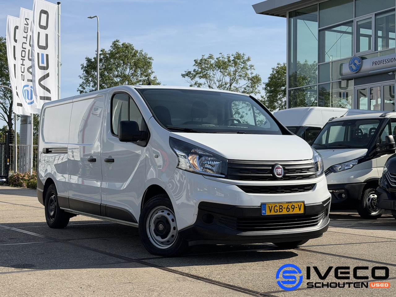 Fiat Talento - 2.0 EcoJet 145pk L2H1 | Navi | Cruise Control | Camera | Airco | Trekhaak - AutoWereld.nl
