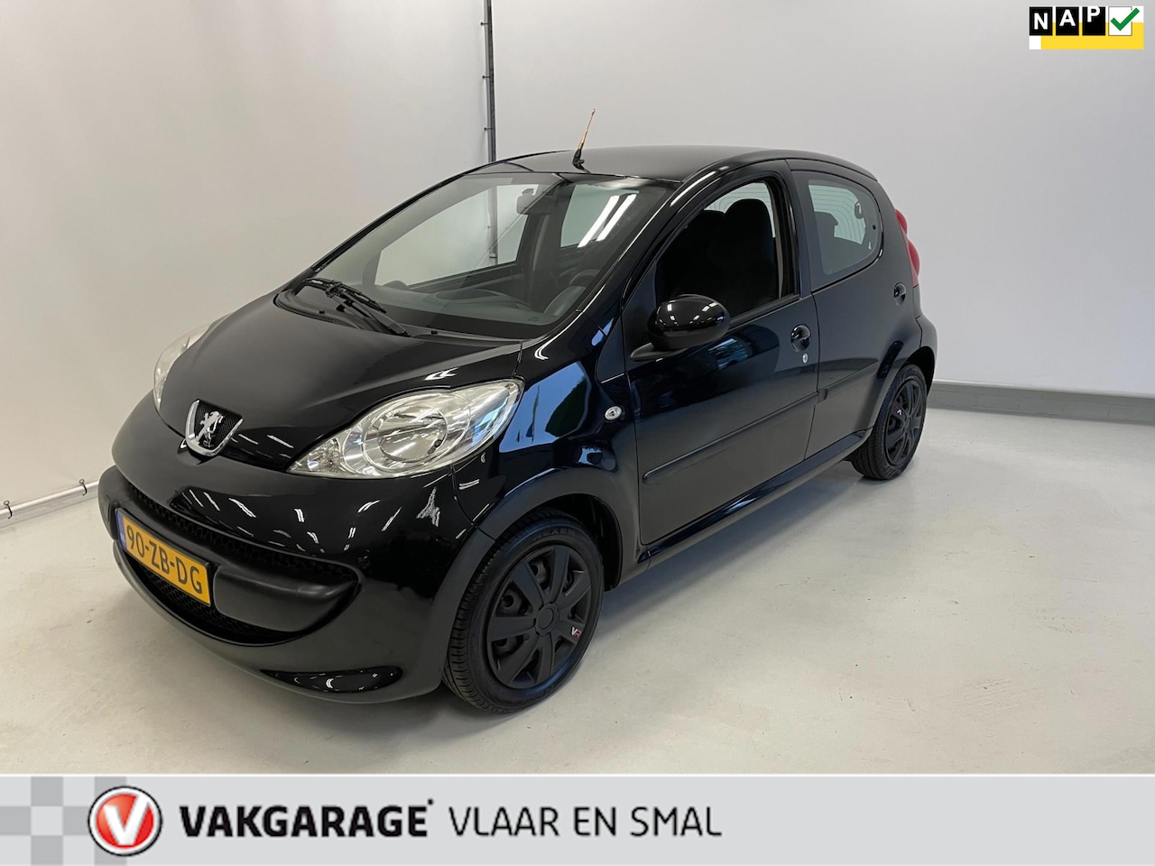 Peugeot 107 - 1.0-12V XS 5 deurs black on black - AutoWereld.nl
