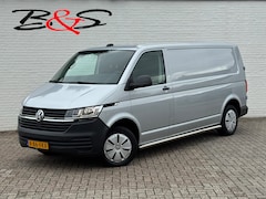 Volkswagen Transporter - 2.0 TDI L2H1 28 Highline Trekhaak 3 Zits Pdc v+a Navigatie Cruise Lat om Lat