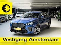 BMW iX2 - eDrive20 67 kWh | 96, 9% SOH | Alcantara stoelen | Camera