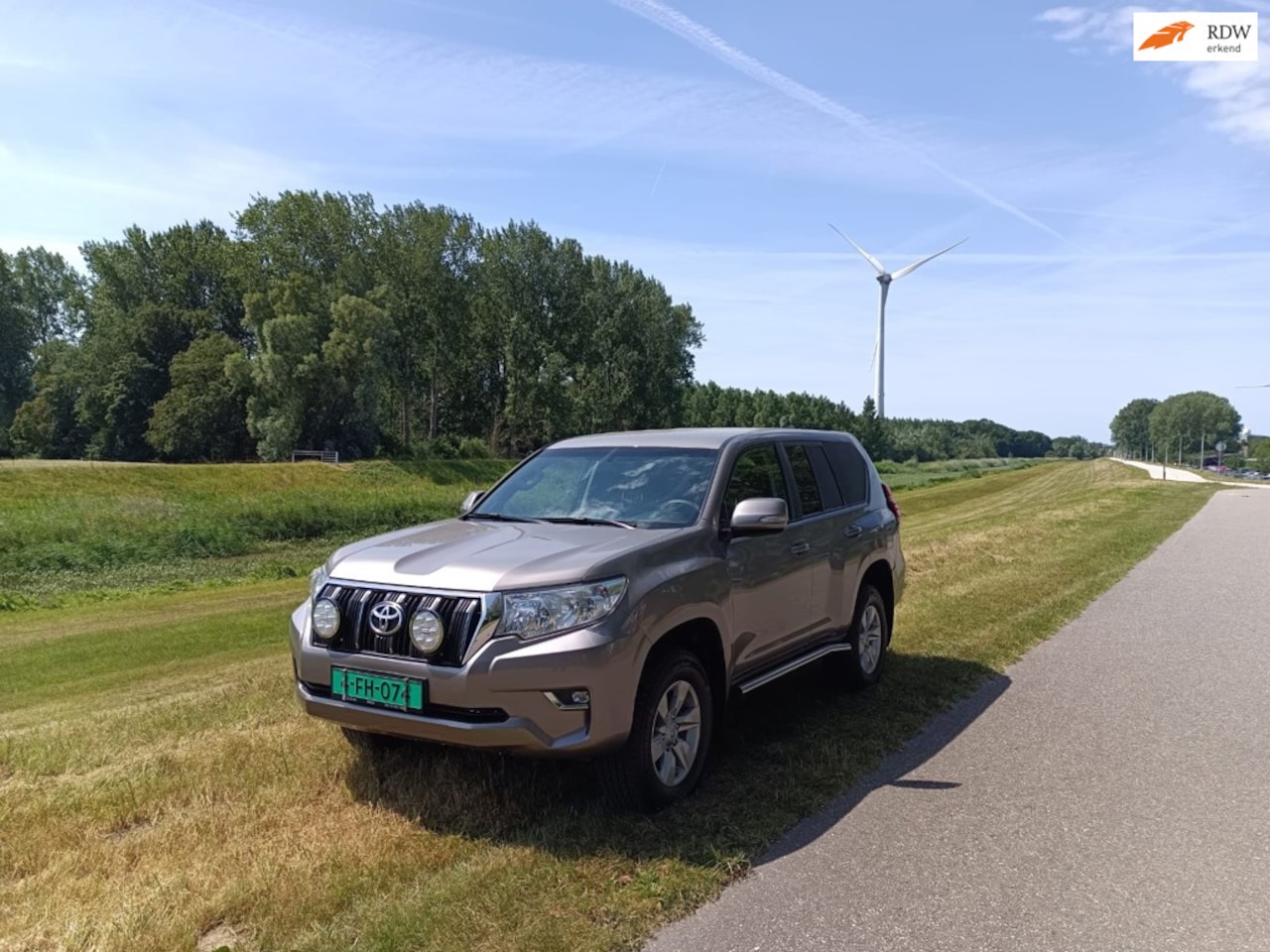 Toyota Land Cruiser Challenger - 2.8 D-4D-F Window Van - AutoWereld.nl