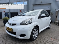 Toyota Aygo - 1.0-12V Comfort Navigator | Airco | 5 Deurs | Rondom nieuwe banden | Nieuwe Apk |