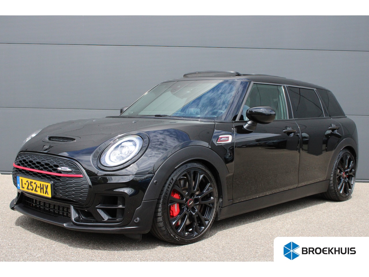 MINI Clubman - 2.0 JCW 306pk ALL4 Thunder Pack | Automaat | Navigatie | Panorama/schuifdak | H&K | Verlaa - AutoWereld.nl