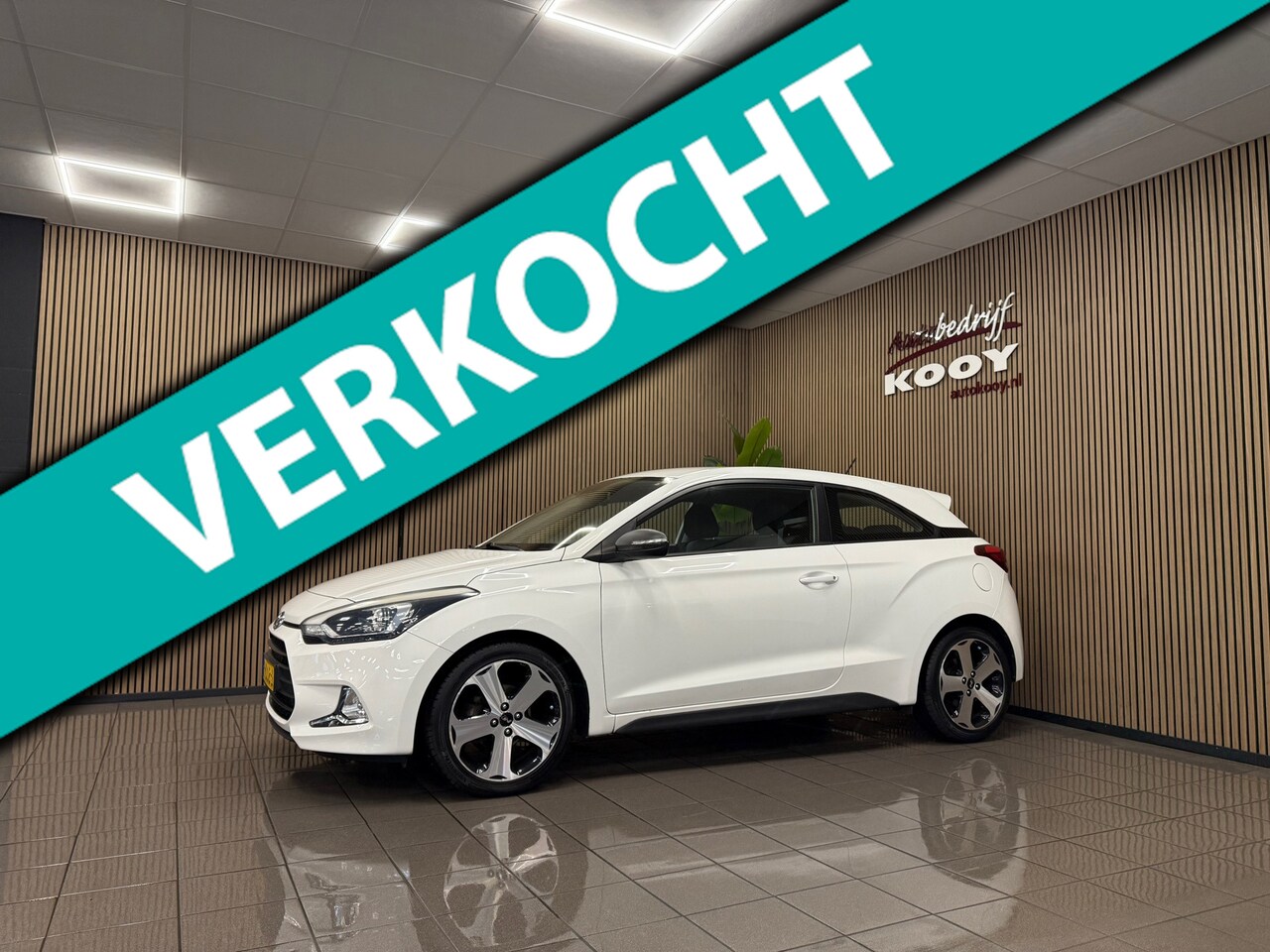 Hyundai i20 Coupé - 1.2 HP i-Motion Comfort * Navigatie / Camera / LM Velgen / NL Auto * - AutoWereld.nl
