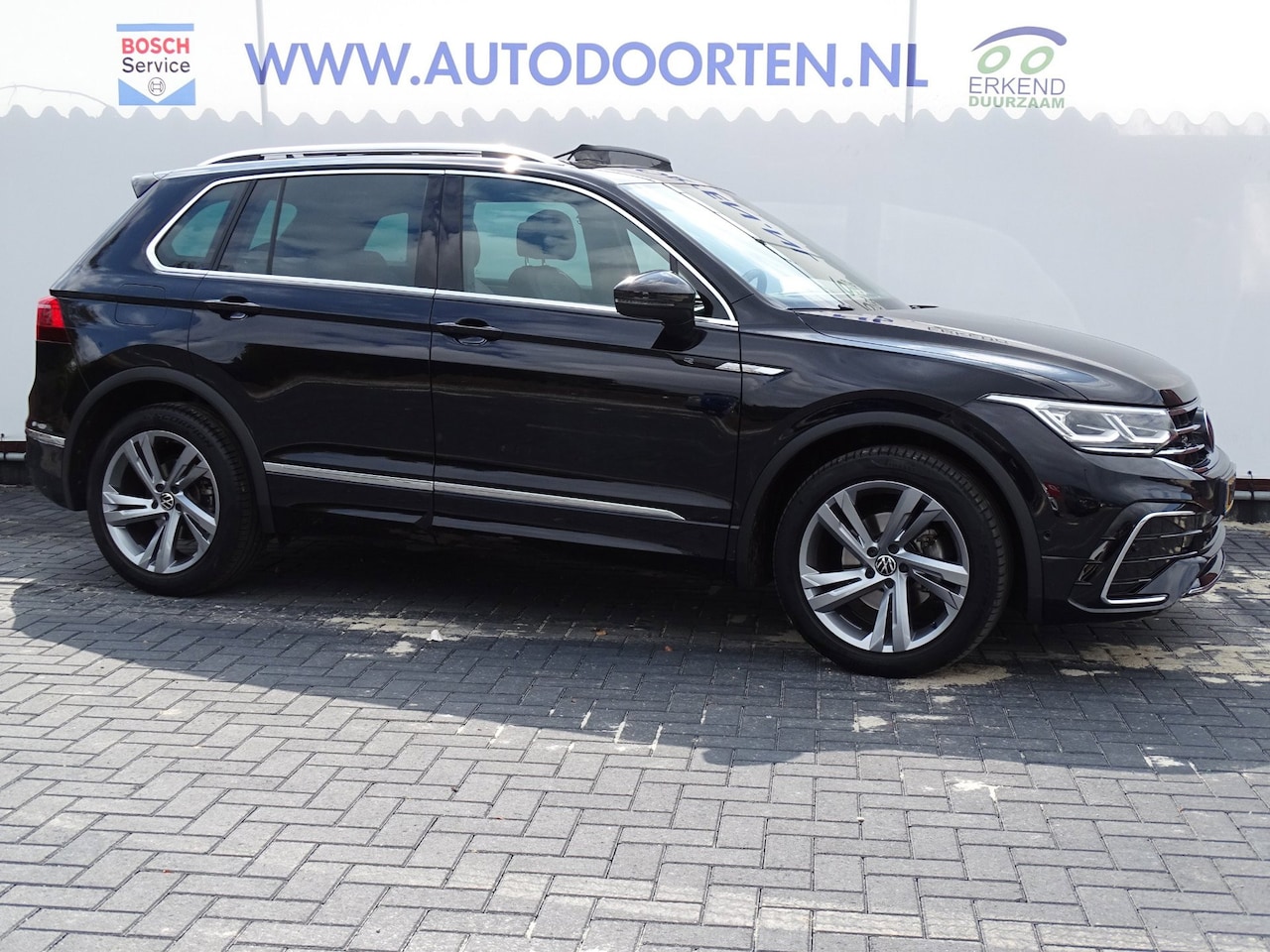 Volkswagen Tiguan - 1.5 TSI R-Line Business|PANO|TREKHAAK| - AutoWereld.nl