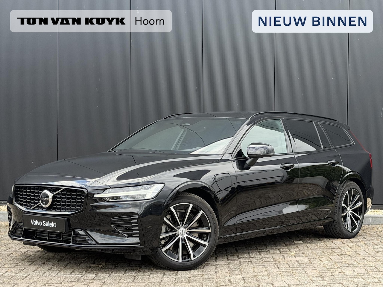 Volvo V60 - 2.0 T8 Plug-in hybrid AWD Plus Dark Harman / Kardon / Elktr. stoelverstelling / 360 camera - AutoWereld.nl