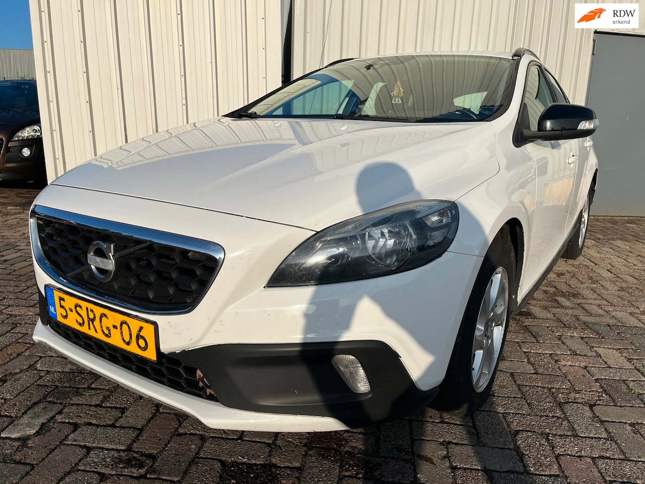 Volvo V40 Cross Country - 1.6 D2 Kinetic - Start niet! - Front- achterschade - Schade - AutoWereld.nl