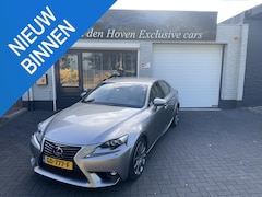 Lexus IS - 300h Hybrid Luxury Line Dealer onderhouden