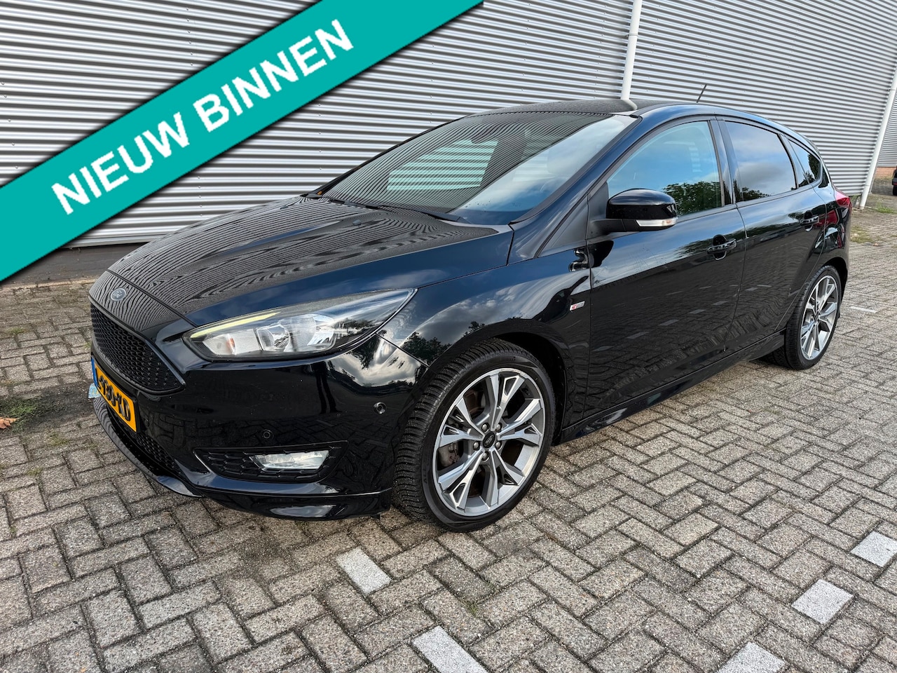 Ford Focus - 1.5 Titanium ST-line,stoel/stuurverwarming,Navigatie,clima,parkeersensoren/Camera - AutoWereld.nl