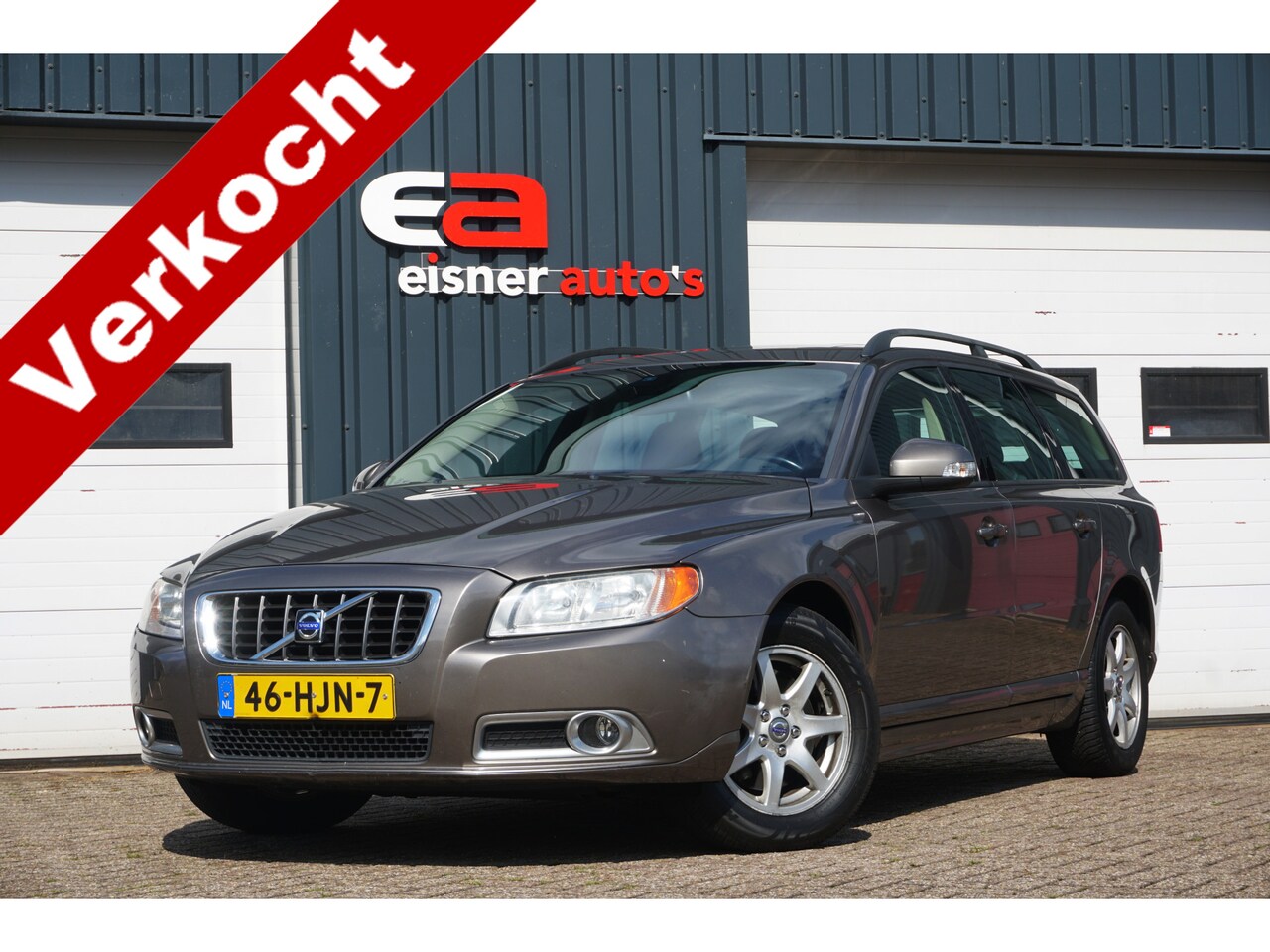 Volvo V70 - 2.5T Momentum Automaat | LEDER | TREKHAAK | NL AUTO | OPEN DAK | - AutoWereld.nl