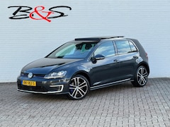 Volkswagen Golf - 1.4 TSI GTE Panorama dak Adaptive cruise Camera Carplay Verwarmde stoelen