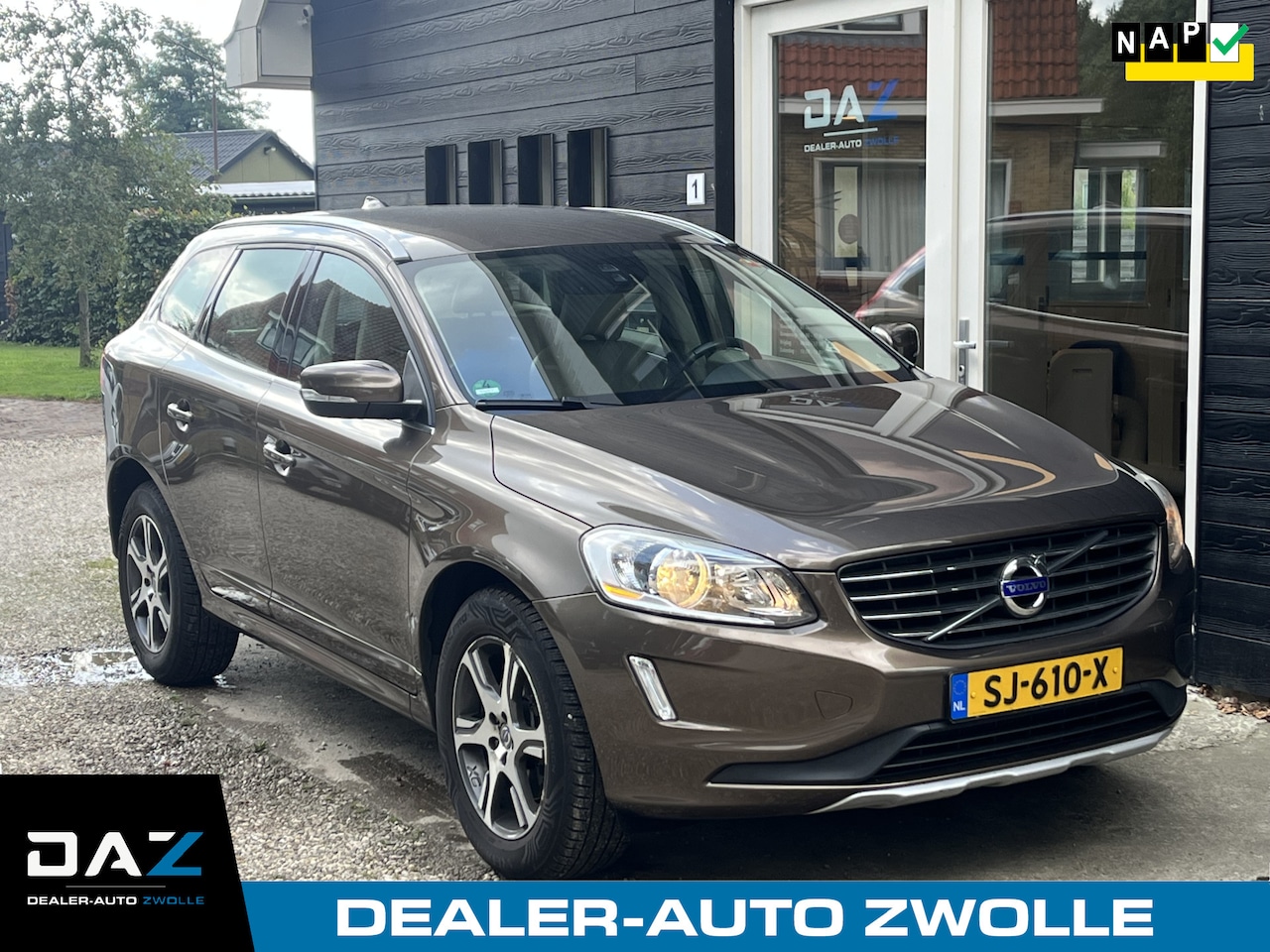 Volvo XC60 - 2.0 T5 FWD Momentum Aut/Ecc/Leer/Navi/Trekhaak - AutoWereld.nl