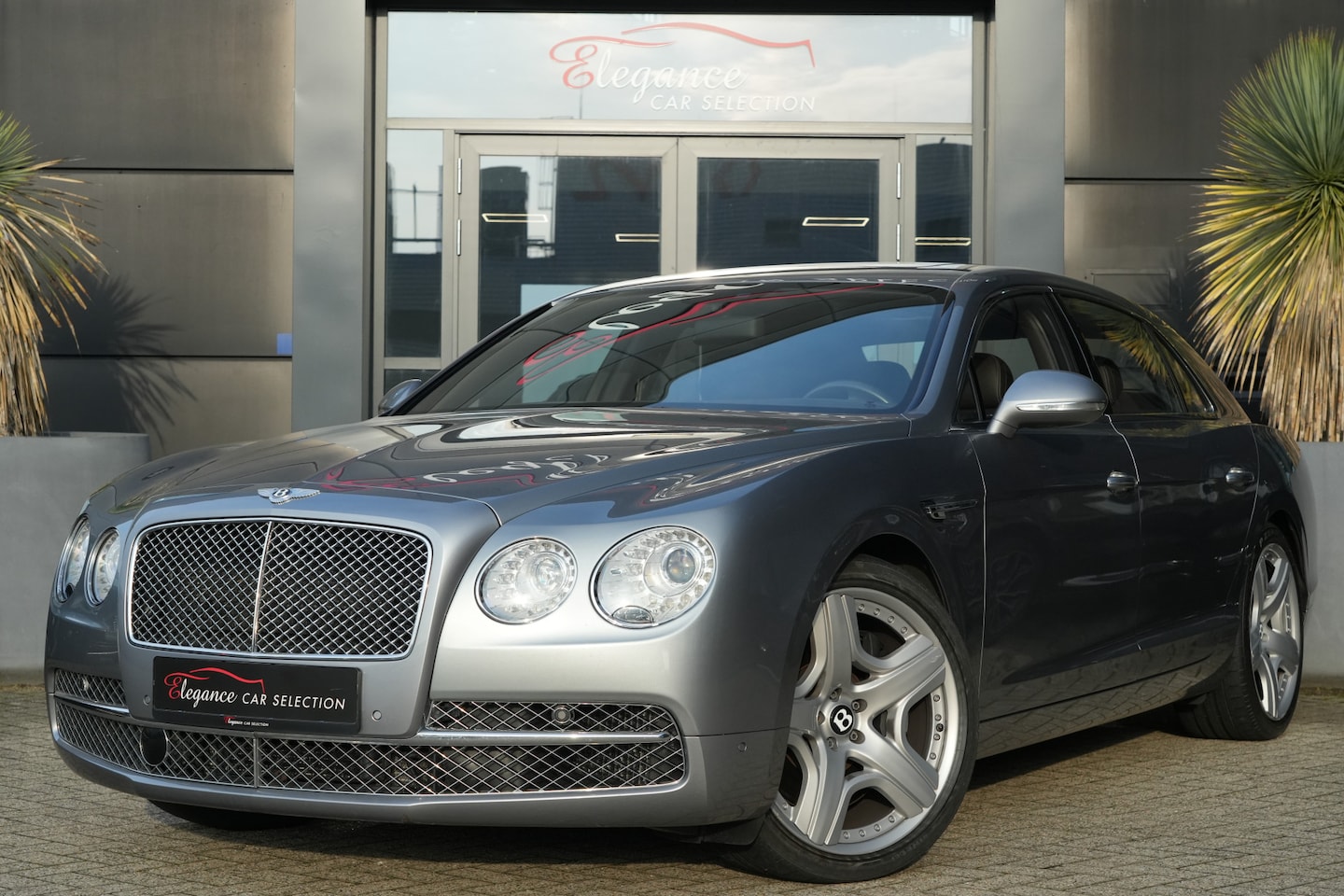 Bentley Flying Spur - 6.0 W12 626pk Schuifdak/Stoelventilatie/Massage - AutoWereld.nl