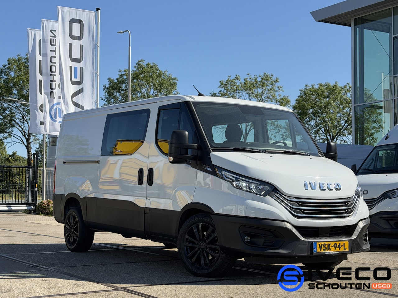 Iveco Daily - 35 S 16 35S16V HA8 2.3L 160pk L2H1 W3520 Dubbele cabine | Automaat | Cruise Control | Climate Cont - AutoWereld.nl